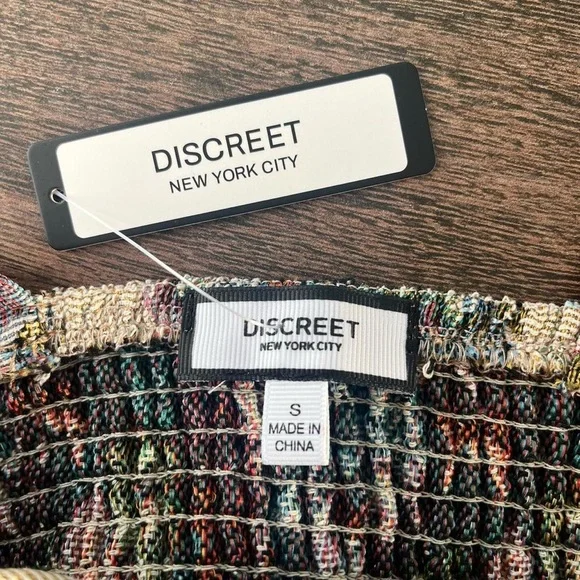 Discreet Pink and Green Sleeveless Bustier Camisole - Picture 4 of 4